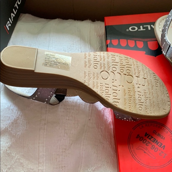 Sandals - Picture 4 of 4